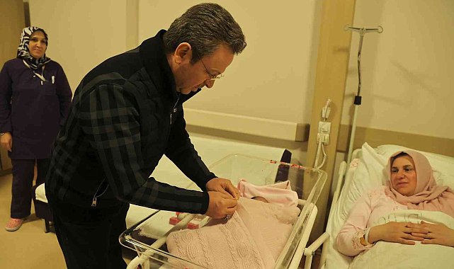 Vali Ünlü'den yeni yılın ilk bebeklerine ziyaret