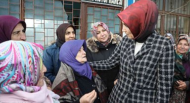 Vali Yiğitbaşı köylü kadınlarla bir araya geldi