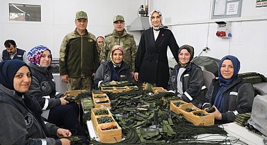 Vali'den askeri malzeme üreten fabrikada çalışan kadınlara övgü dolu sözler: