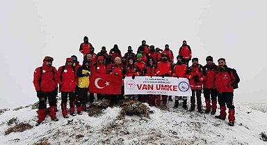 Van'da 36 UMKE gönüllüsü Gören Dağı'na tırmandı
