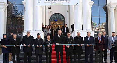 Van'da, 'Unutulmaya yüz tutan el sanatları İpekyolu'nda hayat buldu' sergisi
