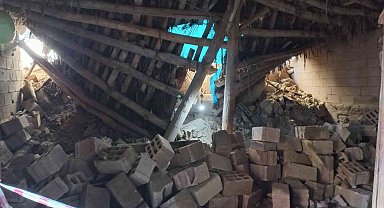Van'da çöken ahırda 7 küçükbaş hayvan telef oldu