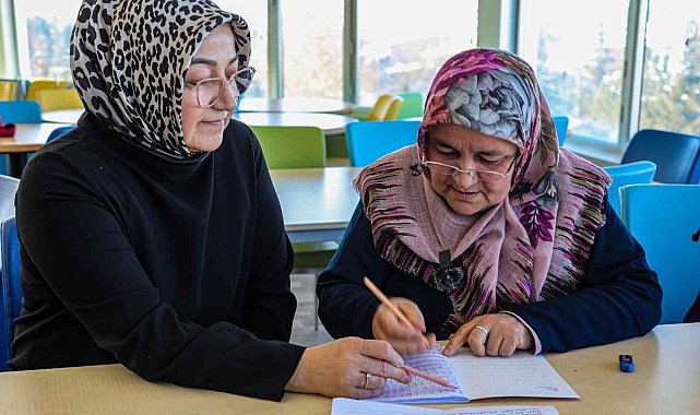 Vanlı kadınlar Büyükşehir'le okuma-yazma öğreniyor