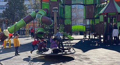 Vatandaşlar güneşli havanın tadı çıkarıyor