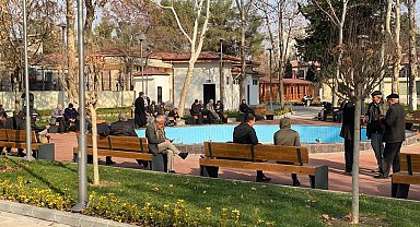 Vatandaşlar güneşli havanın tadını çıkarıyor