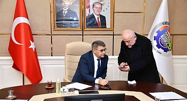 Vatandaşlar halk gününde sorunlarına çözüm arıyor