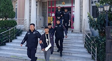 Villadan çaldıkları altınlar ile yakalandılar