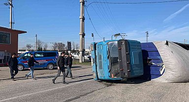 Virajı alamayan kamyon devrildi: 2 yaralı