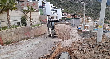 Yağmur suları yoğun çalışmayla kontrol altına alınıyor