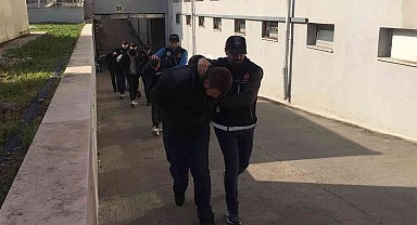 Yakalanan 6 torbacıdan 4'ü tutuklandı