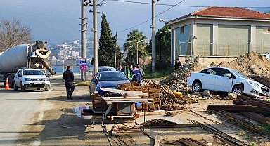 Yalova Esenköy'de cip ile otomobil çarpıştı