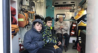 Yangına aldırış etmedi, yanan evdeki kuşları kurtardı