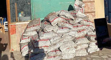 Yardım için verilen kömürleri satarken yakalandı