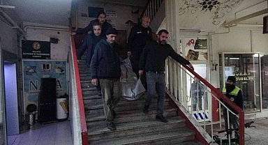 Yarı çıplak halde ölü bulundu