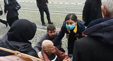 Yaya tramvaya çarptı