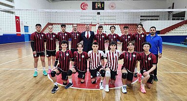 Yeni kurulan voleybol takımı, ilk maçından galibiyetle ayrıldı