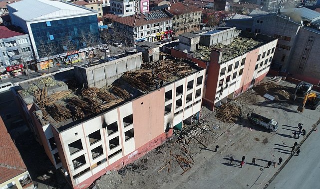Yenişehir Esnaflar Çarşısında yıkım işlemleri devam ediyor