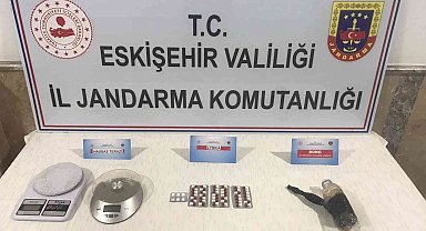 Yeşil reçeteli hap ticareti yapan şahıslar suçüstü yakalandı