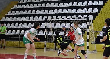 Yıldız Kızlar hentbol yarı final hentbol müsabakaları Elazığ'da başladı
