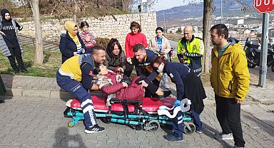 Yokuşta geri kayan minibüsten atlayan kadın yaralandı