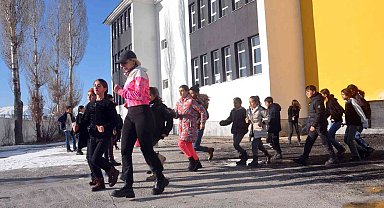 Yüksekovalı öğrenciler, sporda düzenlenen şampiyonlarda başarılar elde etti