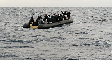 Yunan unsurlarınca ölüme terk edilen 33 kaçak göçmen kurtarıldı