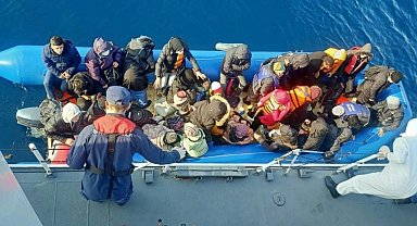 Yunan unsurlarınca ölüme terk edilen 34 kaçak göçmen kurtarıldı