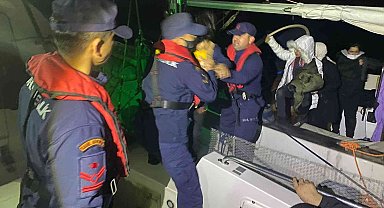 Yunanistan'ın geri ittiği göçmenleri Sahil Güvenlik kurtardı