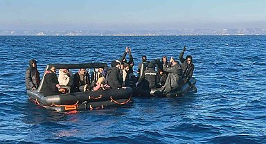 Yunanistan'ın ölüme ittiği 82 göçmen kurtarıldı