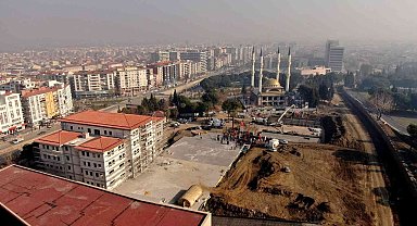 Yunusemre'nin 'Meydan Projesi'ne bir eser daha