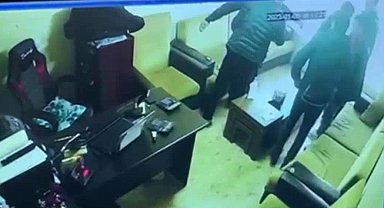 Zeytinburnu'nda sahte polisler 100 bin euroyu gasp etti