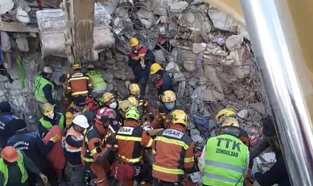 177 saat sonra enkazdan çıkartılınca herkesin umudunu tazeledi