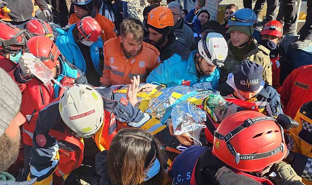 198 saat sonra enkaz altından çıktı, su ve et yemeği istedi