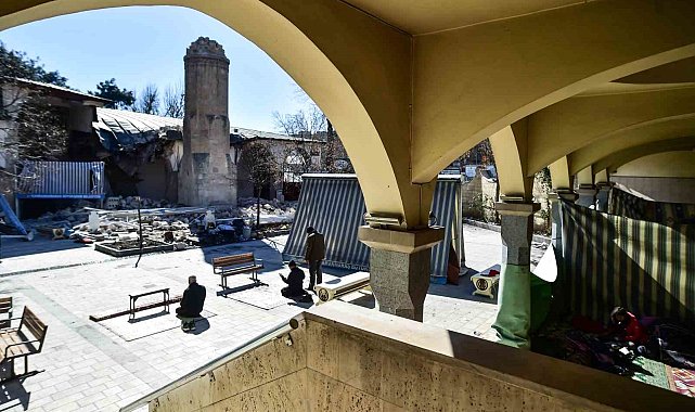 527 yıllık tarihi cami depremde hasar gördü