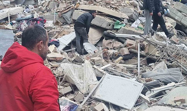 Adana'da 8 kişi için Belur Apartmanı'nda umutlu bekleyiş