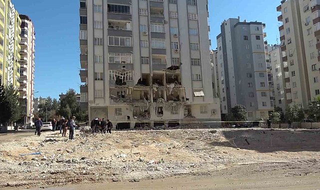 Adana'da enkazın izleri siliniyor