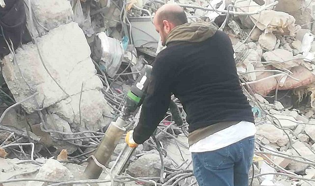 Adıyaman'daki enkazlardan karot örneği alınıyor
