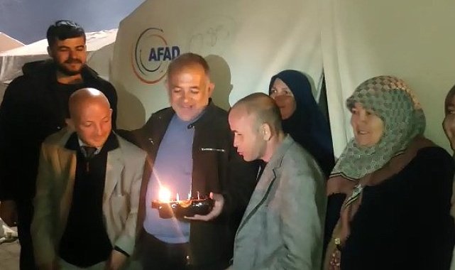 AFAD gönüllülerinden, depremzedelere doğum günü sürprizi