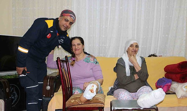 AFAD gönüllüsü, enkazdan çıkardığı mesai arkadaşı ve ailesiyle buluştu