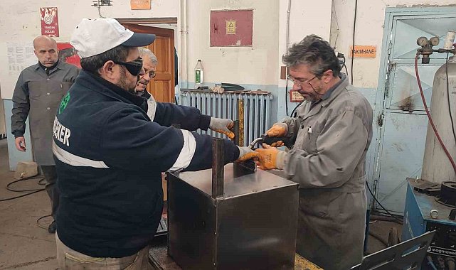 Afyonkarahisar'da meslek liseleri depremzedeler için üretiyor