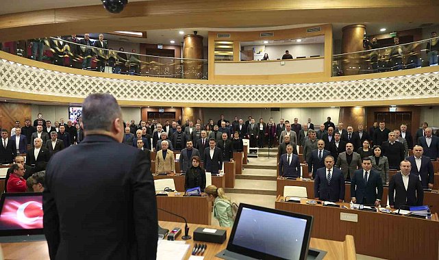 Antalya Büyükşehir Belediye Meclisi, depremde hayatını kaybedenler için saygı duruşunda bulundu