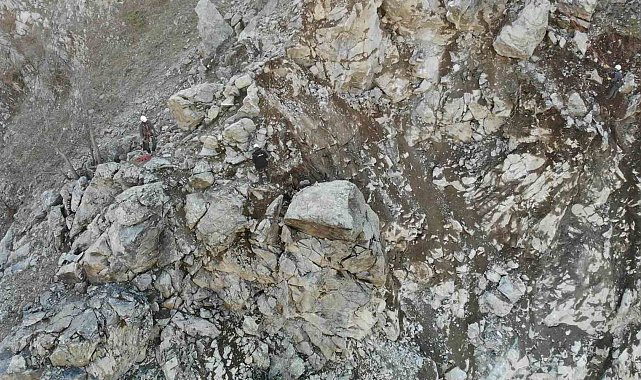 Artvin'de heyelan bölgesi için profesyonel dağcılar bölgede çalışma başlattı