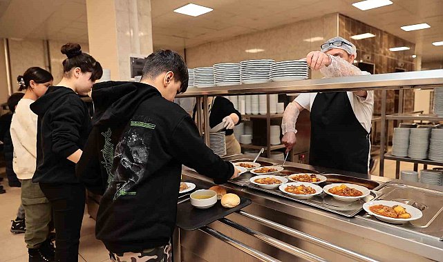 Aşevi, ilk yemeklerini afetzedeler için hazırladı