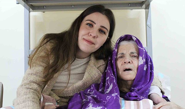 Asrın felaketinden kurtulan Bedriye teyze ve gönüllüler 'anne-kız' gibi oldular