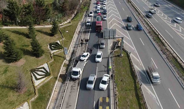 Ataşehir'de yol ayrımını kaçıran sürücü kazaya neden oldu: 1 yaralı