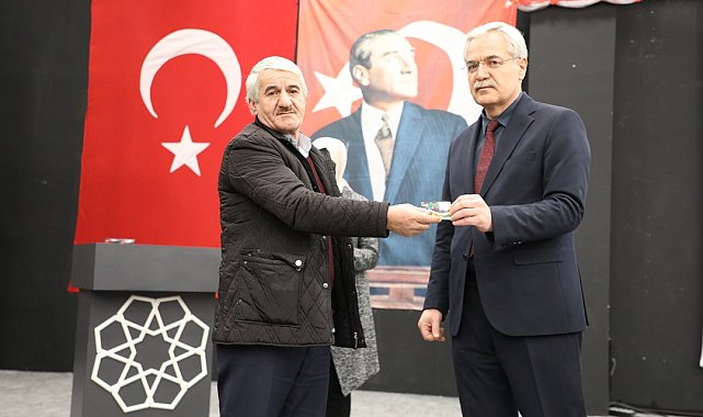 Atık toplayarak kazandıkları 2 bin 500 TL'yi depremzedelere bağışladılar