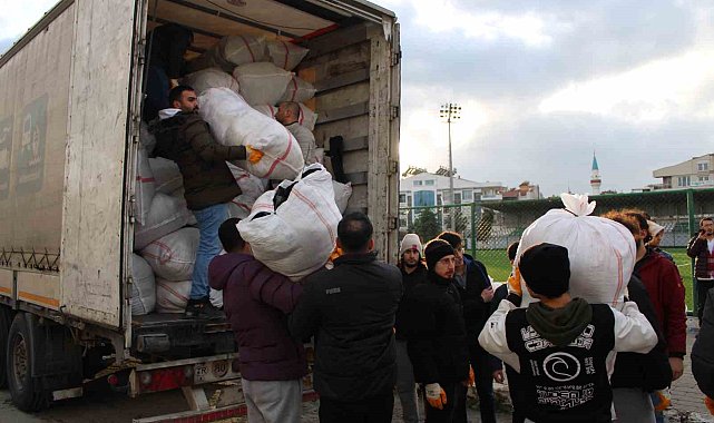 Aydın, depremzedeler için seferber oldu, yardım tırları yola çıktı