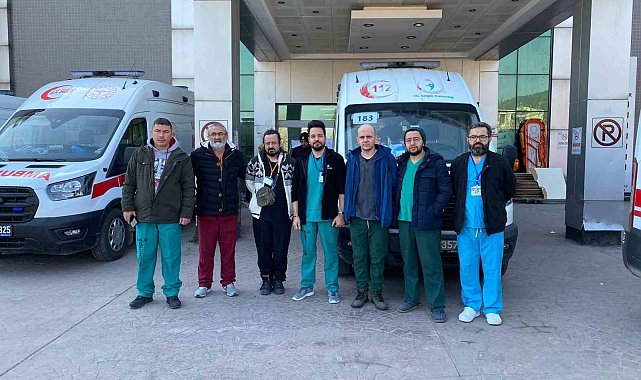 Aydın'dan Hatay'a gönüllü olarak giden 26 sağlık personeli depremzedelere hizmet veriyor