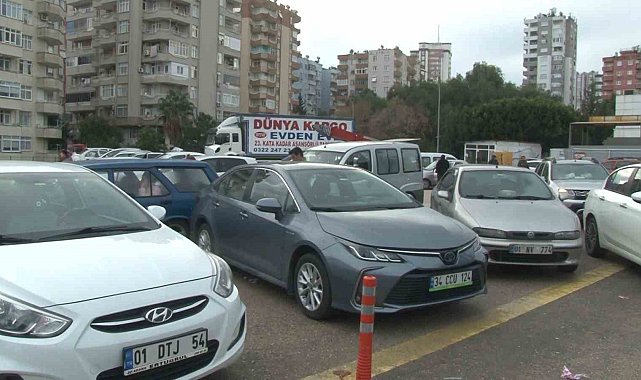 Binaları hasar gören vatandaşlar açık otoparklarda konaklıyor