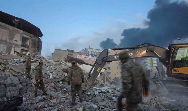 Binlerce Mehmetçik deprem bölgesinde yardım faaliyetlerine devam ediyor